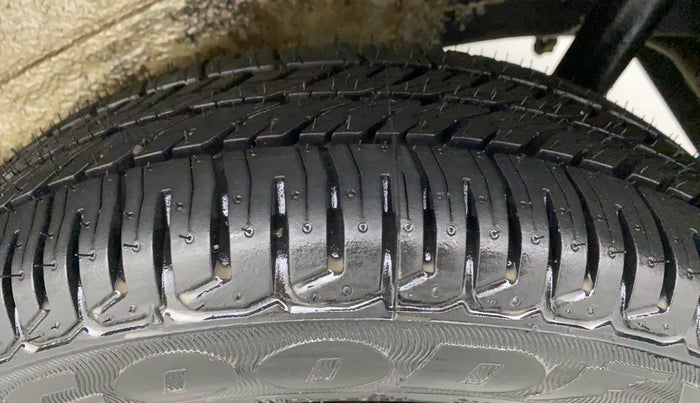 2015 Maruti Wagon R 1.0 VXI, Petrol, Manual, 70,766 km, Left Rear Tyre Tread