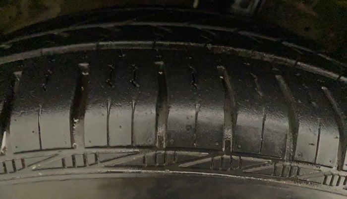 2014 Maruti Swift VXI, Petrol, Manual, 43,613 km, Right Rear Tyre Tread