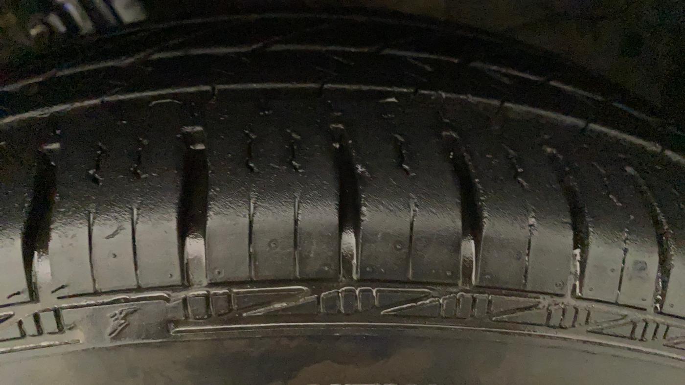 2014 Maruti Swift VXI, Petrol, Manual, 43,613 km, Left Front Tyre Tread