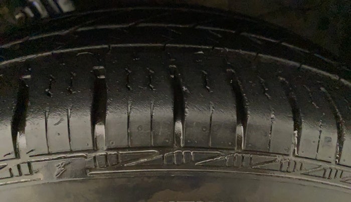 2014 Maruti Swift VXI, Petrol, Manual, 43,613 km, Left Front Tyre Tread