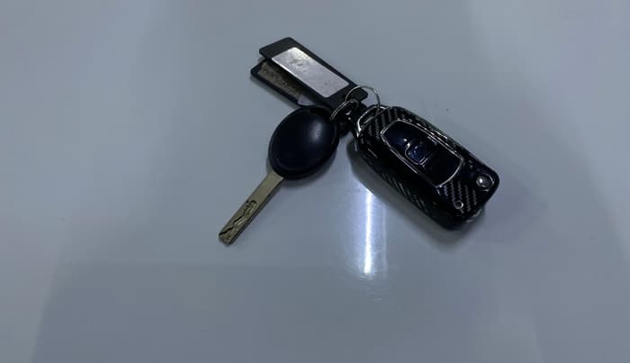 2023 Tata NEXON PURE 1.2 PETROL, Petrol, Manual, 10,088 km, Key Close Up