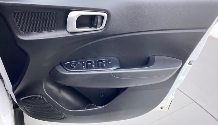 2020 Hyundai VENUE S MT 1.2 KAPPA, Petrol, Manual, 9,093 km, Driver Side Door Panels Control