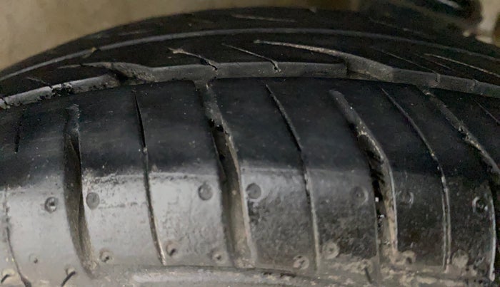 2019 Maruti Alto 800 LXI, Petrol, Manual, 14,250 km, Left Front Tyre Tread