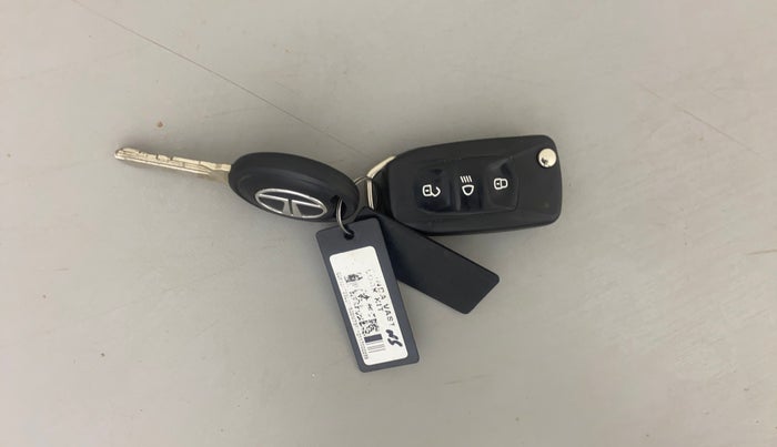 2017 Tata Tiago XZ PETROL, Petrol, Manual, 45,969 km, Key Close Up