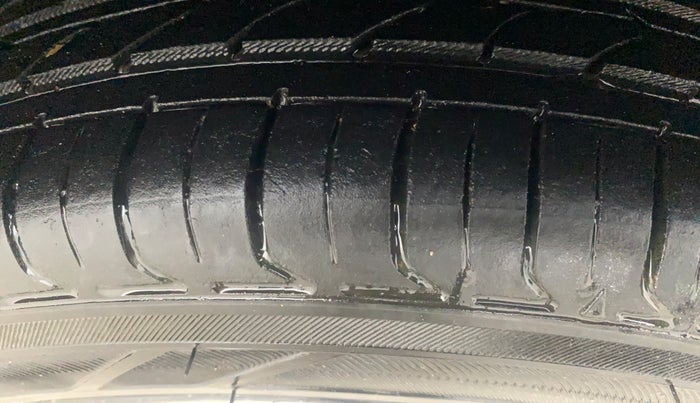 2017 Tata Tiago XZ PETROL, Petrol, Manual, 45,969 km, Right Front Tyre Tread