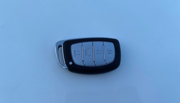 2024 Hyundai VENUE SX (O) 1.0 TURBO DCT, Petrol, Automatic, 80,263 km, Key Close Up