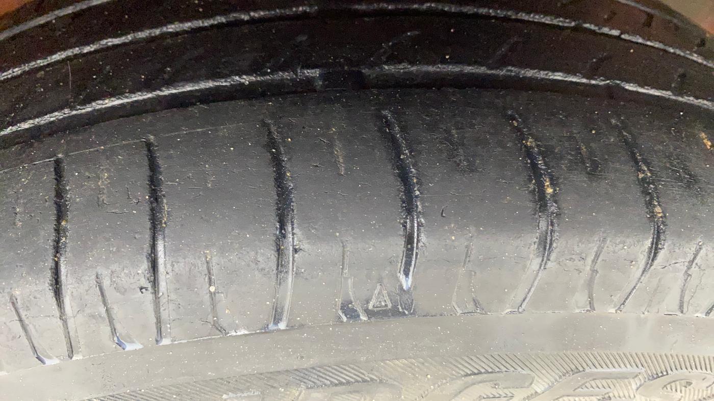 2015 Maruti Celerio ZXI, Petrol, Manual, 84,001 km, Right Front Tyre Tread