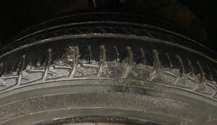 2018 Maruti Baleno DELTA PETROL 1.2, Petrol, Manual, 63,606 km, Right Front Tyre Tread