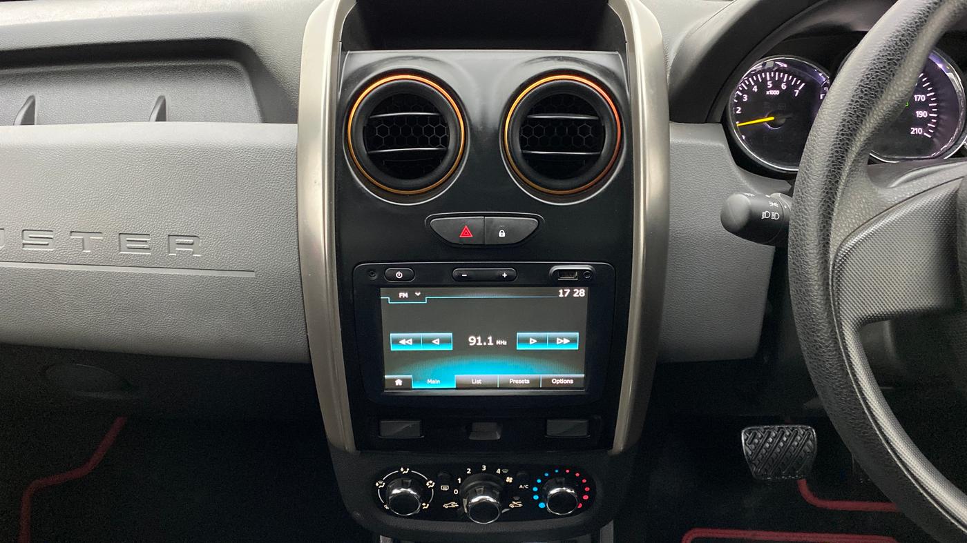 2017 Renault Duster RXS CVT 106 PS, Petrol, Automatic, 25,990 km, Air Conditioner