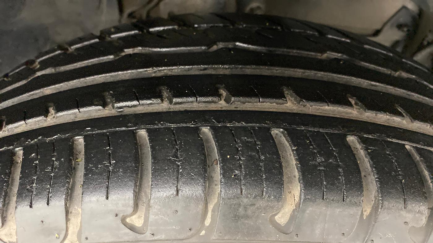 2017 Renault Duster RXS CVT 106 PS, Petrol, Automatic, 25,990 km, Right Front Tyre Tread