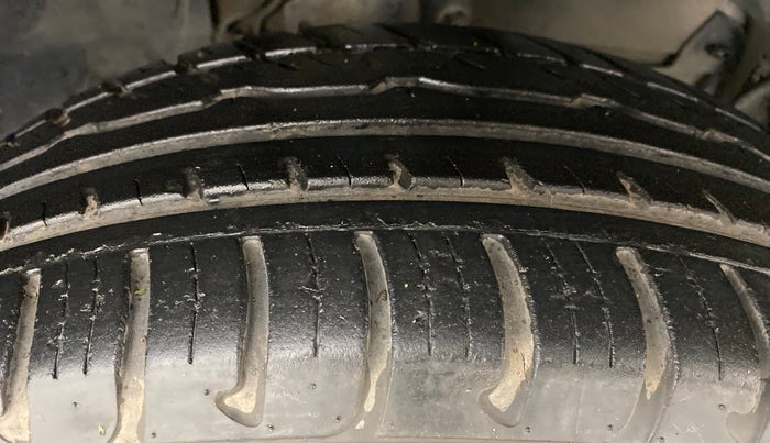 2017 Renault Duster RXS CVT 106 PS, Petrol, Automatic, 25,990 km, Right Front Tyre Tread