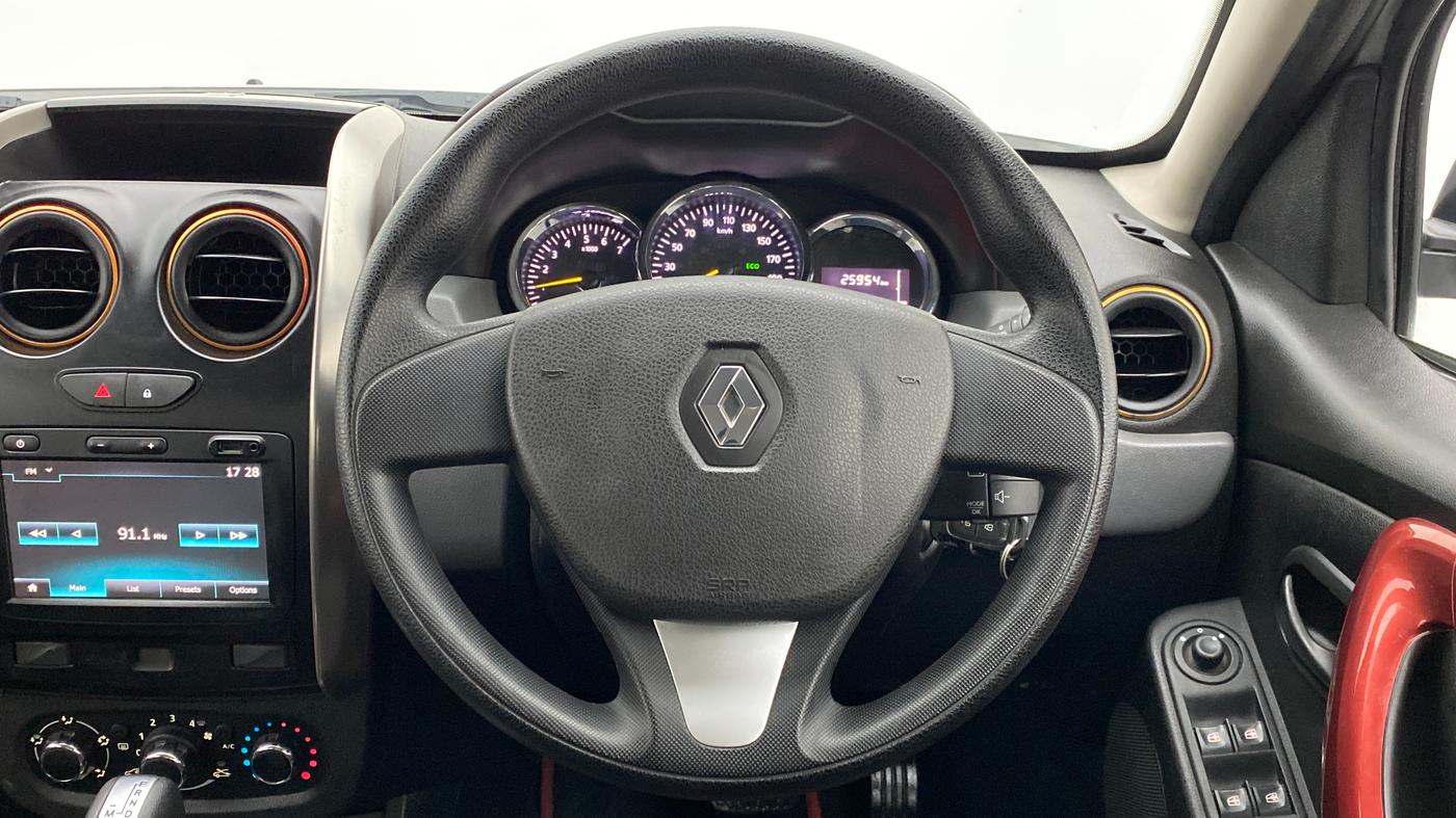 2017 Renault Duster RXS CVT 106 PS, Petrol, Automatic, 25,990 km, Steering Wheel Close Up