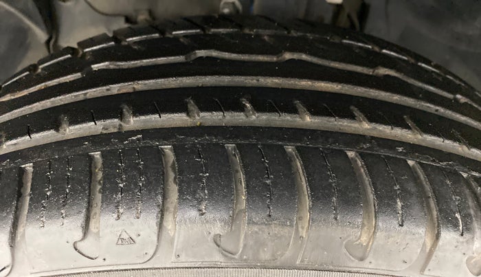 2017 Renault Duster RXS CVT 106 PS, Petrol, Automatic, 25,990 km, Left Front Tyre Tread