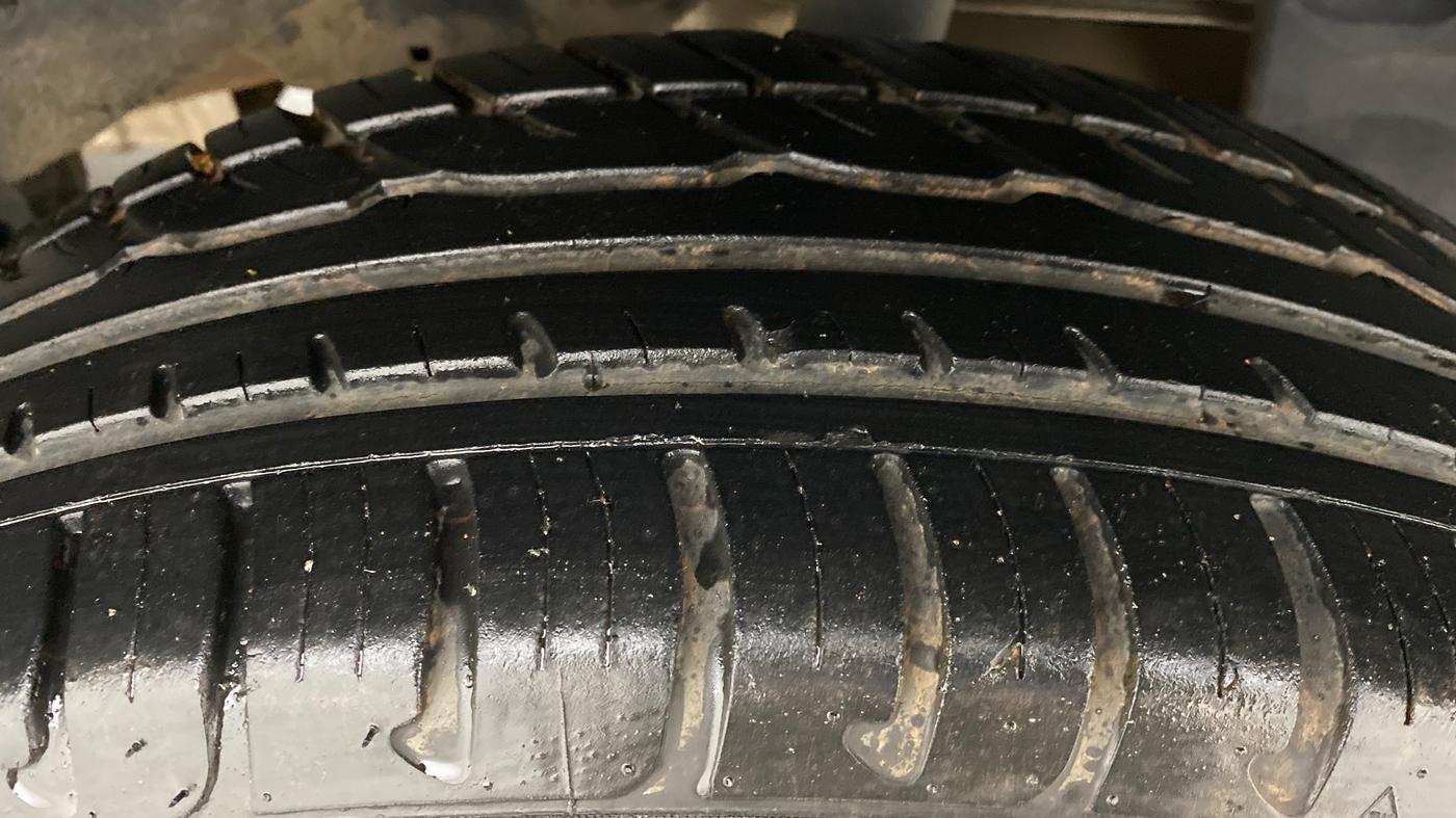 2017 Renault Duster RXS CVT 106 PS, Petrol, Automatic, 25,990 km, Left Rear Tyre Tread