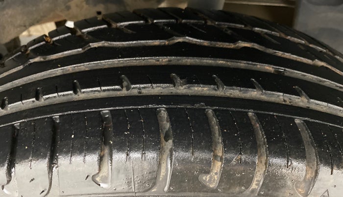 2017 Renault Duster RXS CVT 106 PS, Petrol, Automatic, 25,990 km, Left Rear Tyre Tread