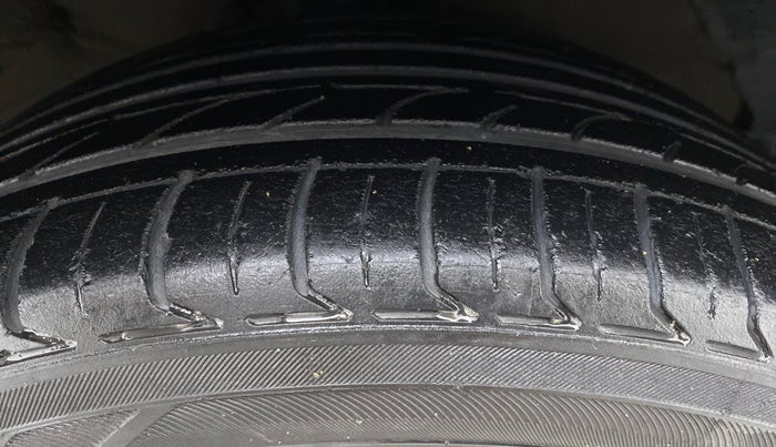 2013 Hyundai Verna FLUIDIC 1.6 CRDI SX OPT AT, Diesel, Automatic, 1,16,491 km, Right Front Tyre Tread