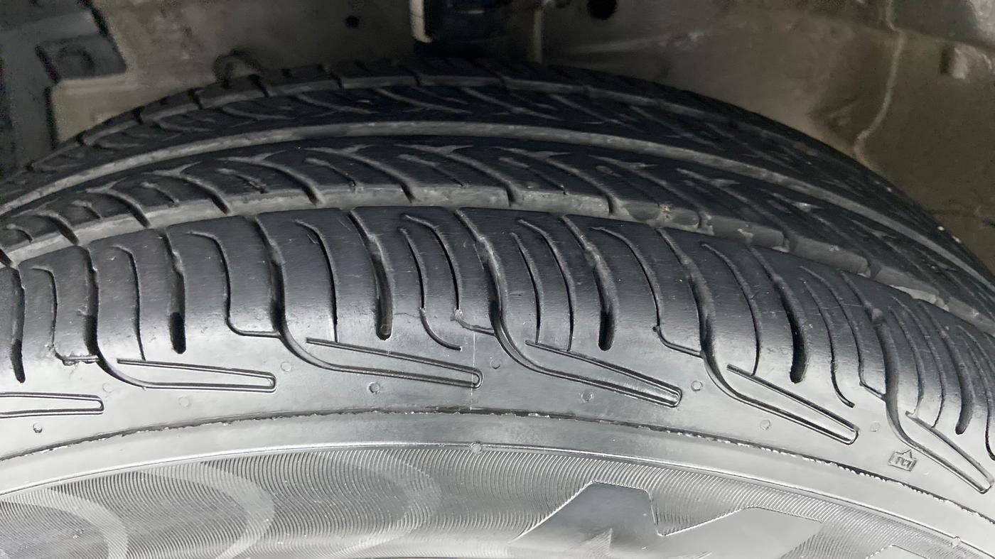 2013 Maruti Swift Dzire VDI, Diesel, Manual, 40,461 km, Left Front Tyre Tread