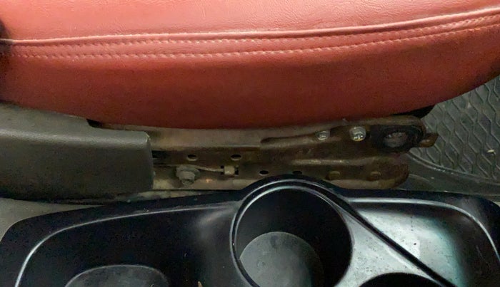2011 Hyundai i10 SPORTZ 1.2 AT, Petrol, Automatic, 70,932 km, Front left seat (passenger seat) - Seat side trim has minor damage