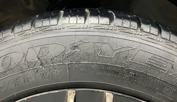 2011 Hyundai i10 SPORTZ 1.2 AT, Petrol, Automatic, 70,932 km, Left front tyre - Minor crack