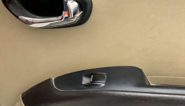 2011 Hyundai i10 SPORTZ 1.2 AT, Petrol, Automatic, 70,932 km, Right rear window switch / handle - Switch/handle not functional