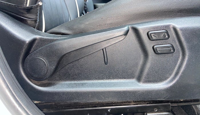 2022 Hyundai VENUE SX (O) 1.0 TURBO DCT, Petrol, Automatic, 37,805 km, Driver Side Adjustment Panel