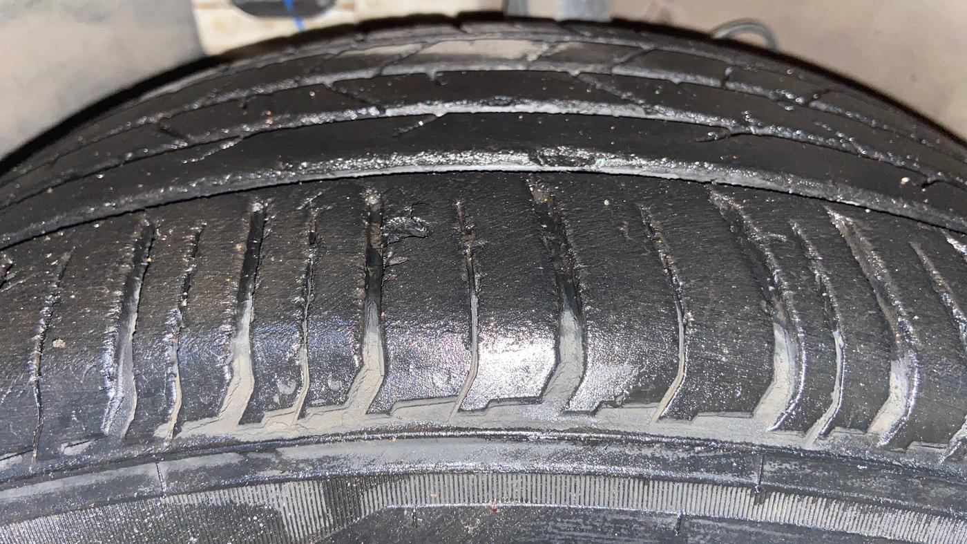 2022 Hyundai VENUE SX (O) 1.0 TURBO DCT, Petrol, Automatic, 37,805 km, Left Front Tyre Tread