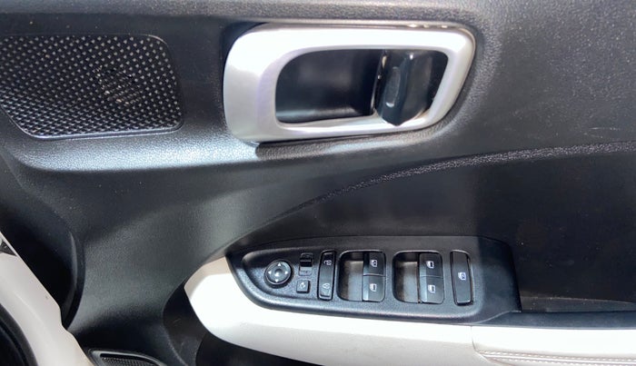 2022 Hyundai VENUE SX (O) 1.0 TURBO DCT, Petrol, Automatic, 37,805 km, Driver Side Door Panels Control