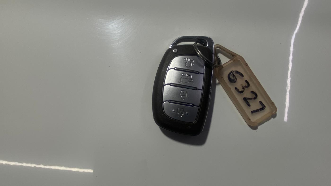 2022 Hyundai VENUE SX (O) 1.0 TURBO DCT, Petrol, Automatic, 37,805 km, Key Close Up