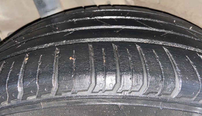 2022 Hyundai VENUE SX (O) 1.0 TURBO DCT, Petrol, Automatic, 37,805 km, Right Rear Tyre Tread