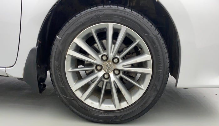 2015 Toyota Corolla Altis VL AT, Petrol, Automatic, 85,879 km, Right Front Wheel