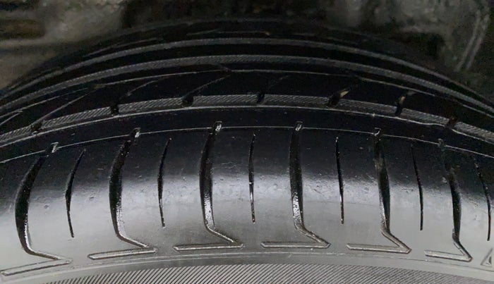 2015 Toyota Corolla Altis VL AT, Petrol, Automatic, 85,879 km, Right Rear Tyre Tread