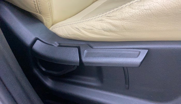 2020 Hyundai VENUE SX PLUS 1.0 TURBO DCT, Petrol, Automatic, 38,892 km, Driver Side Adjustment Panel