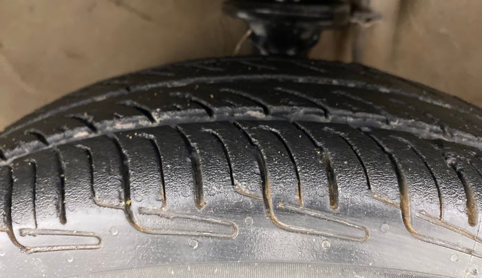2012 Maruti Alto LXI, Petrol, Manual, 69,943 km, Left Front Tyre Tread