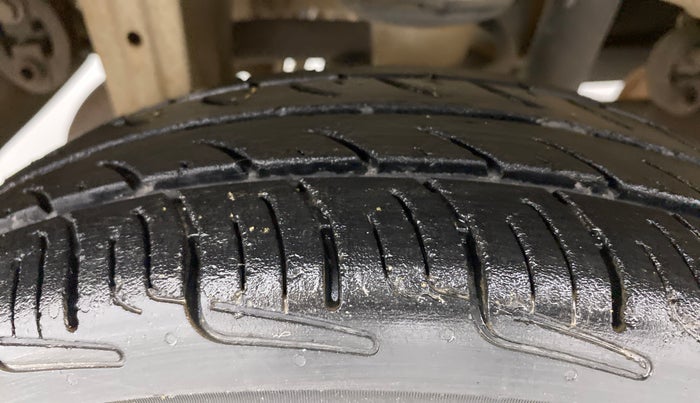 2012 Maruti Alto LXI, Petrol, Manual, 69,943 km, Right Rear Tyre Tread