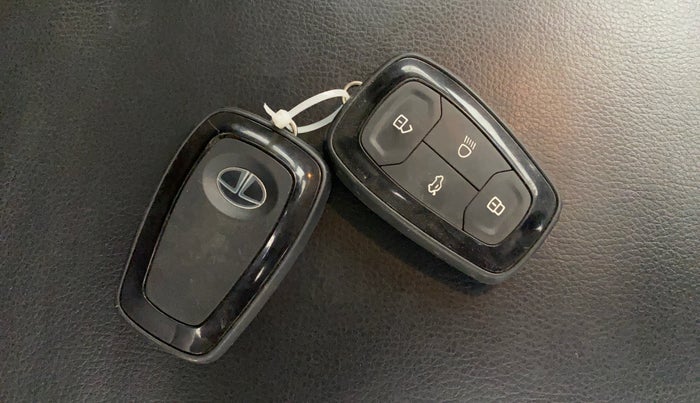 2022 Tata ALTROZ XT PETROL, Petrol, Manual, 55,288 km, Key Close Up