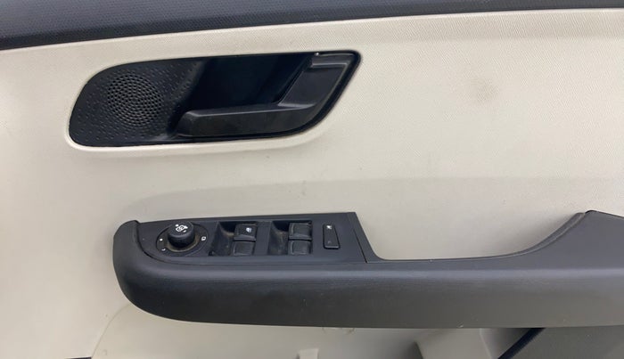 2022 Tata ALTROZ XT PETROL, Petrol, Manual, 55,288 km, Driver Side Door Panels Control