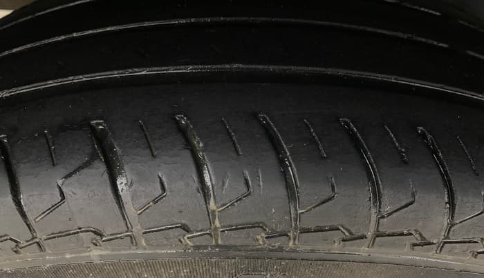 2023 Maruti Dzire VXI, Petrol, Manual, 40,301 km, Right Rear Tyre Tread