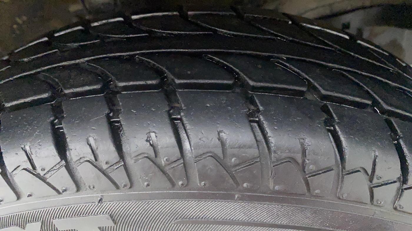 2017 Maruti Wagon R 1.0 LXI CNG, CNG, Manual, 10,728 km, Right Rear Tyre Tread
