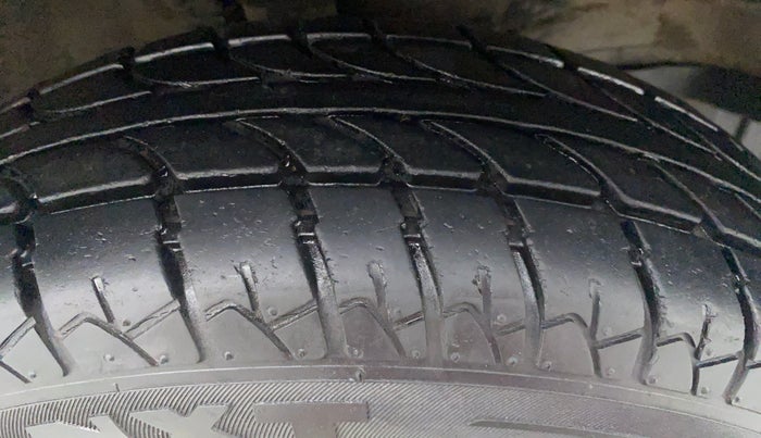 2017 Maruti Wagon R 1.0 LXI CNG, CNG, Manual, 10,728 km, Right Front Tyre Tread