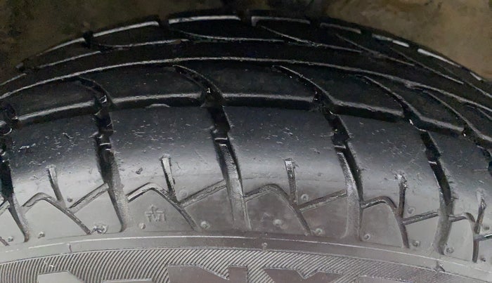 2017 Maruti Wagon R 1.0 LXI CNG, CNG, Manual, 10,728 km, Left Front Tyre Tread