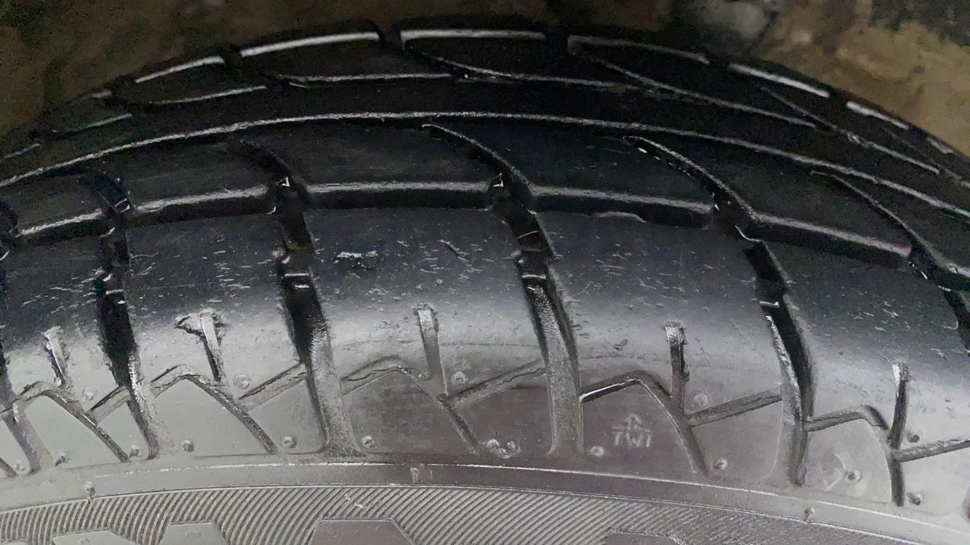 2017 Maruti Wagon R 1.0 LXI CNG, CNG, Manual, 10,728 km, Left Rear Tyre Tread