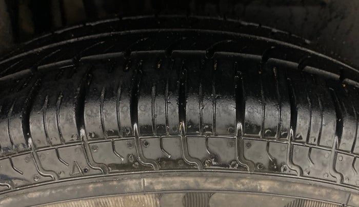 2018 Maruti Dzire VXI AMT, Petrol, Automatic, 88,575 km, Right Rear Tyre Tread