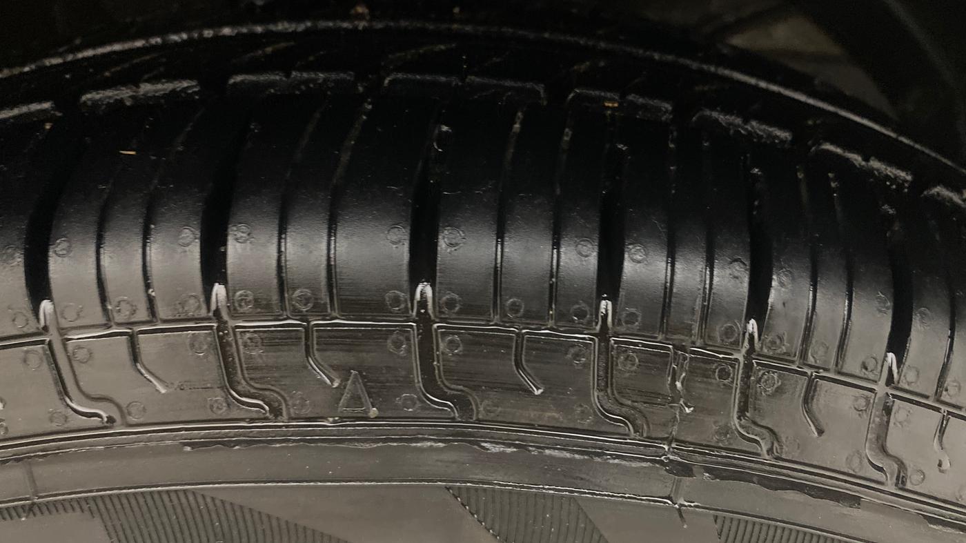 2018 Maruti Dzire VXI AMT, Petrol, Automatic, 88,575 km, Right Front Tyre Tread