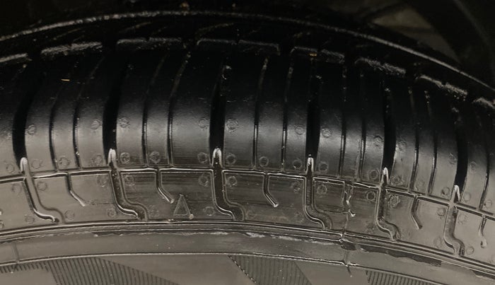 2018 Maruti Dzire VXI AMT, Petrol, Automatic, 88,575 km, Right Front Tyre Tread