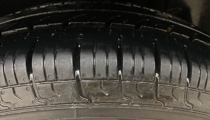 2018 Maruti Dzire VXI AMT, Petrol, Automatic, 88,575 km, Left Rear Tyre Tread