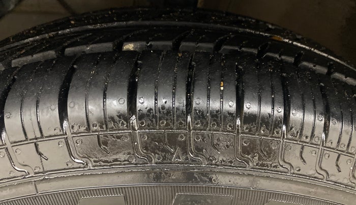 2018 Maruti Dzire VXI AMT, Petrol, Automatic, 88,575 km, Left Front Tyre Tread