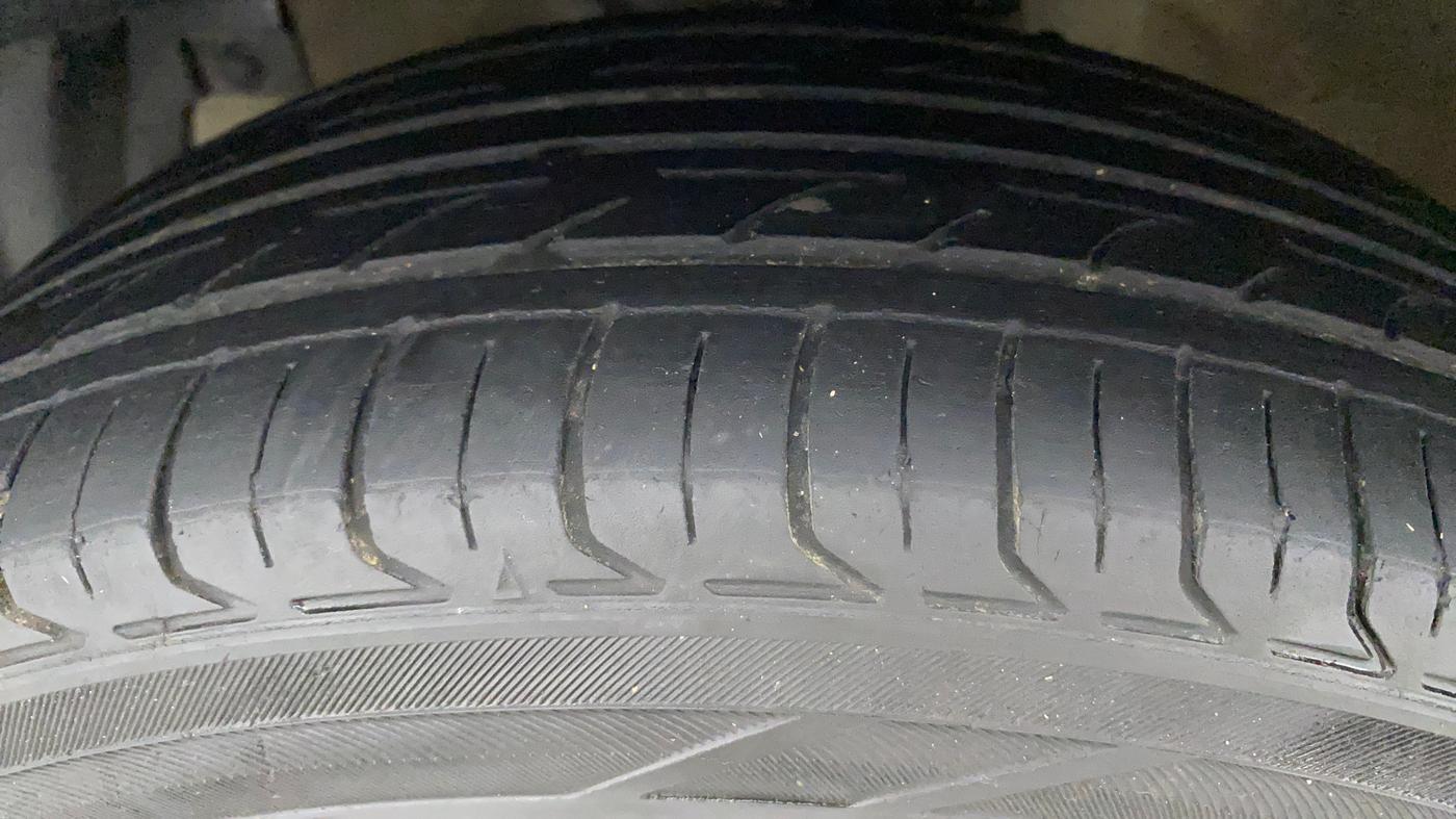 2016 Maruti Swift Dzire ZDI AMT, Diesel, Automatic, 85,399 km, Left Front Tyre Tread