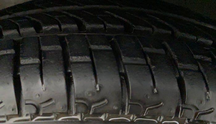 2013 Hyundai Eon D-LITE+, Petrol, Manual, 43,093 km, Left Front Tyre Tread