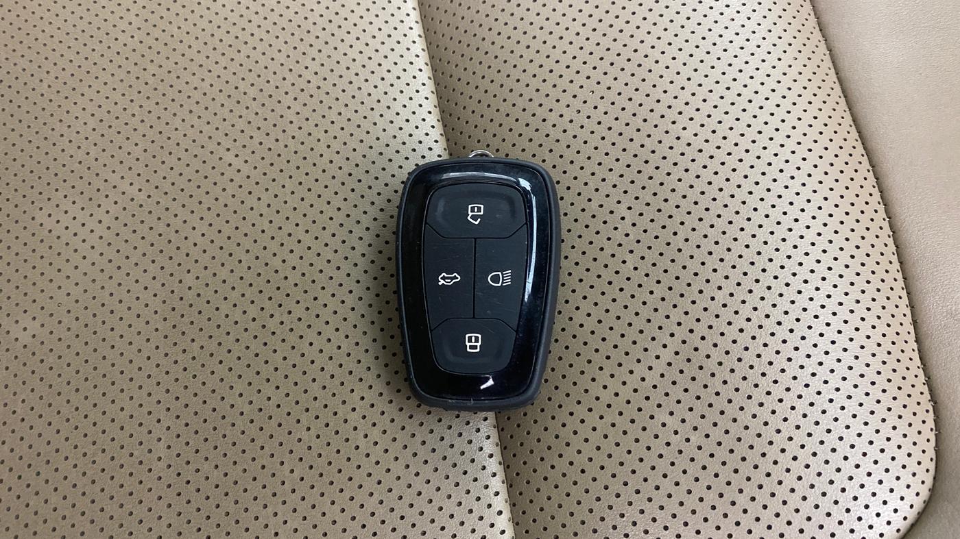 2022 Tata Safari XZA PLUS 6S KAZIRANGA, Diesel, Automatic, 1,15,579 km, Key Close Up