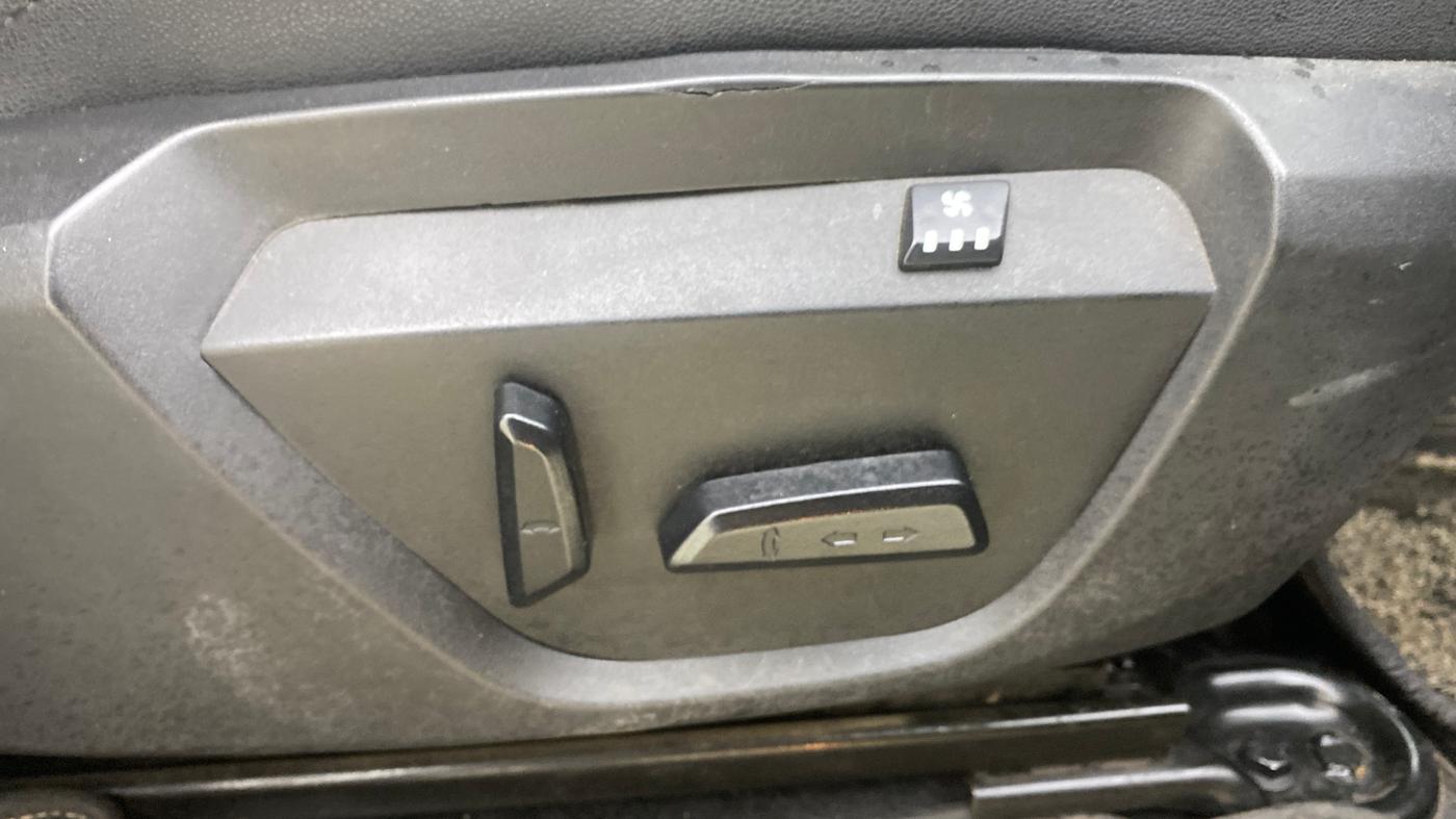 2022 Tata Safari XZA PLUS 6S KAZIRANGA, Diesel, Automatic, 1,15,579 km, Driver Side Adjustment Panel